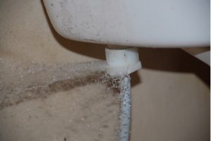 Water spray pipe